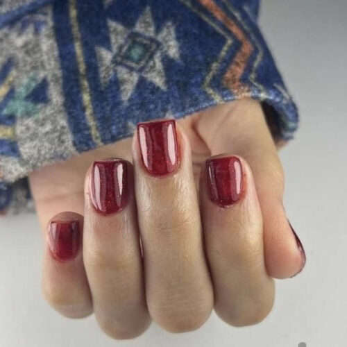نیازمند مدل خدمات ناخن برای تکمیل البوم کاری