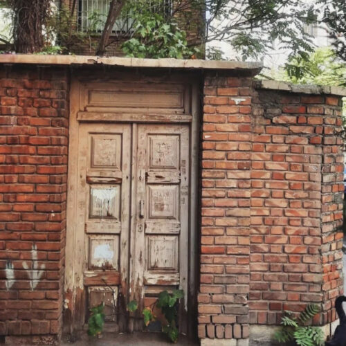 ویلایی کلنگی ٢٠٠ متری ،