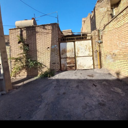 خانه کلنگی ب متراژ 245 متر مربع