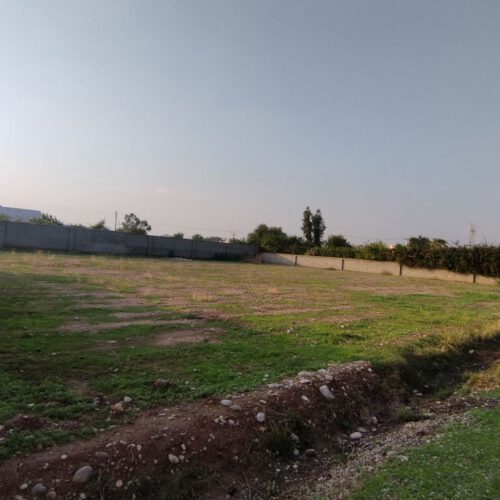 زمین خام در کوچه باغ