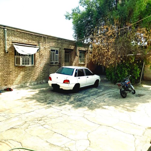 خانه بزرگ بالای رودخانه