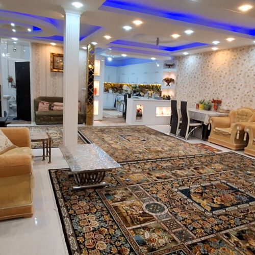 خانه ویلایی دوطبقه واقع در هشت بنگله