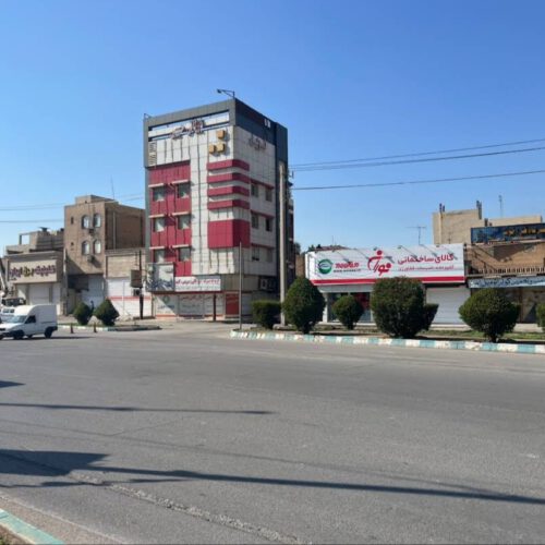 100 متری با موقعیت تجاری اداری