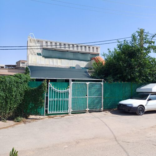خانه ویلایی دوطبقه واقع در هشت بنگله
