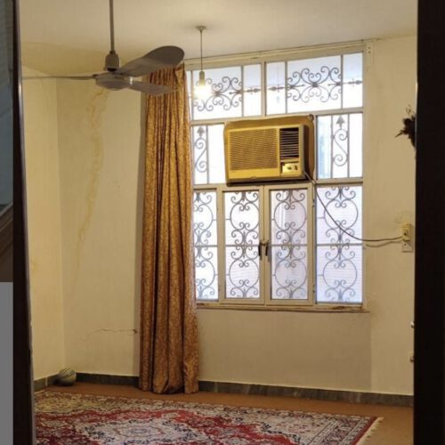 خانه ویلایی طبقه اول حیاط در اختیار