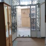 خانه ویلایی طبقه اول حیاط در اختیار