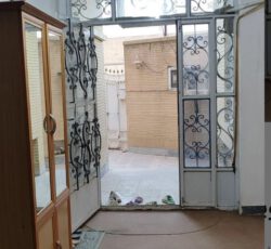 خانه ویلایی طبقه اول حیاط در اختیار